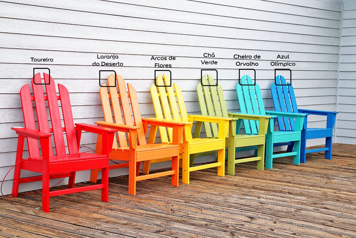 Cadeiras de madeira dão show renovadas com as cores: Toureiro, Laranja do Deserto, Arcos de Flores, Chá Verde, Cheiro de Orvalho e Azul Olímpico da Tintas Coral. É como ter um arco-íris dentro de casa.