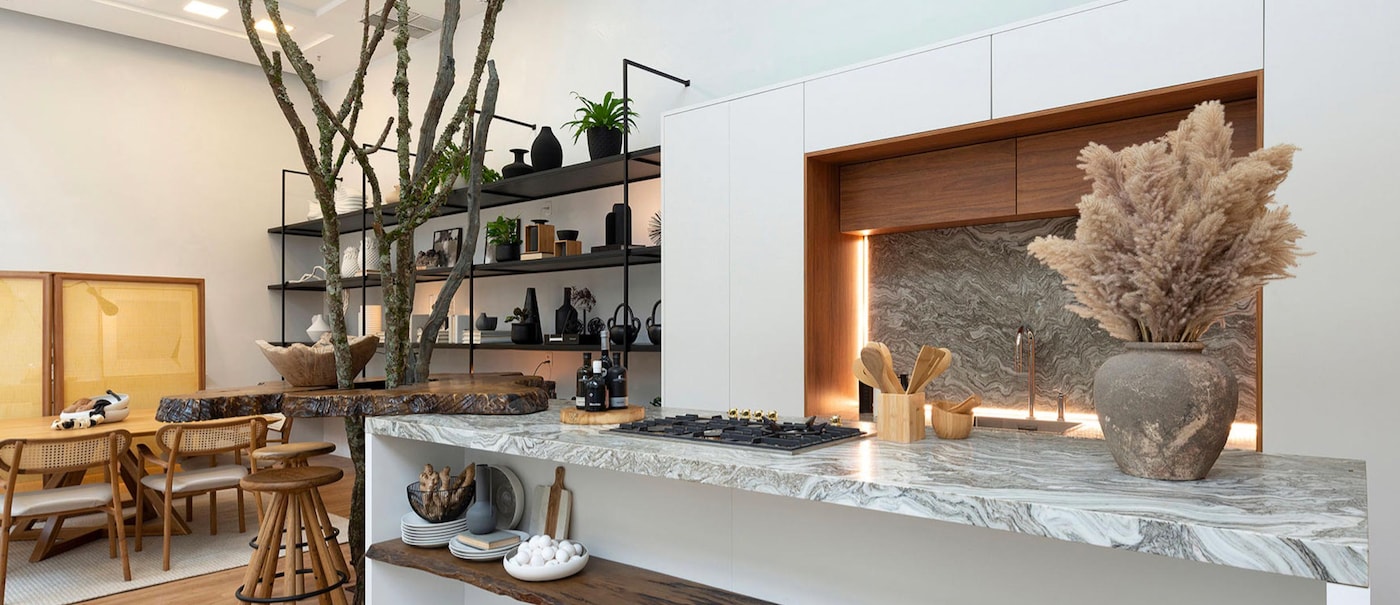 Cozinha decorada com paredes Tintas Coral casascor 2020.