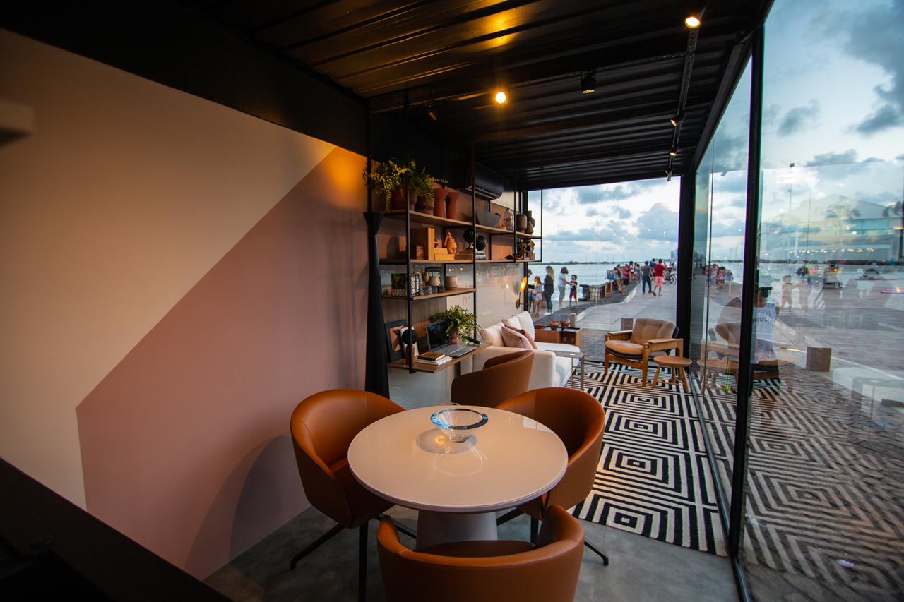 Varanda do Loft decorada com parede Tintas Coral casacor 2020.