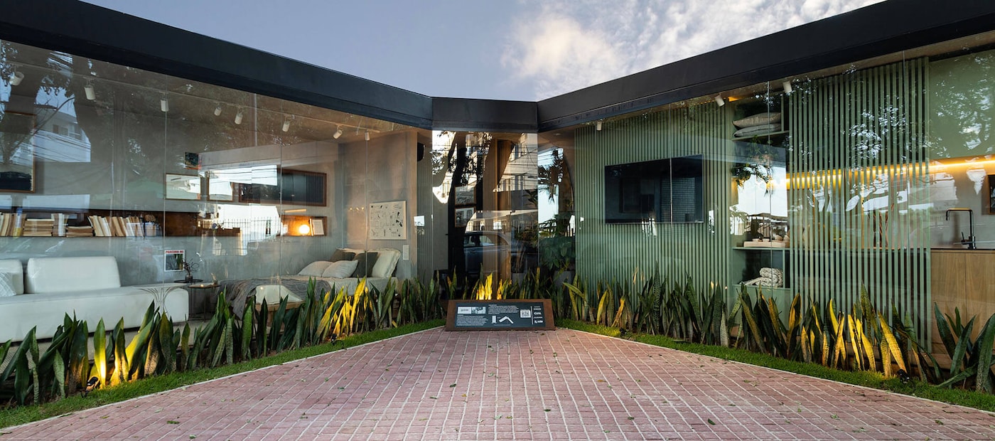 Vitrine de ambiente decorado com parede Tintas Coral casacor 2020 Bahia