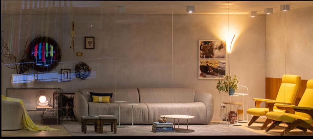 Sala decorada com parede Tintas Coral casacor 2020 Bahia.