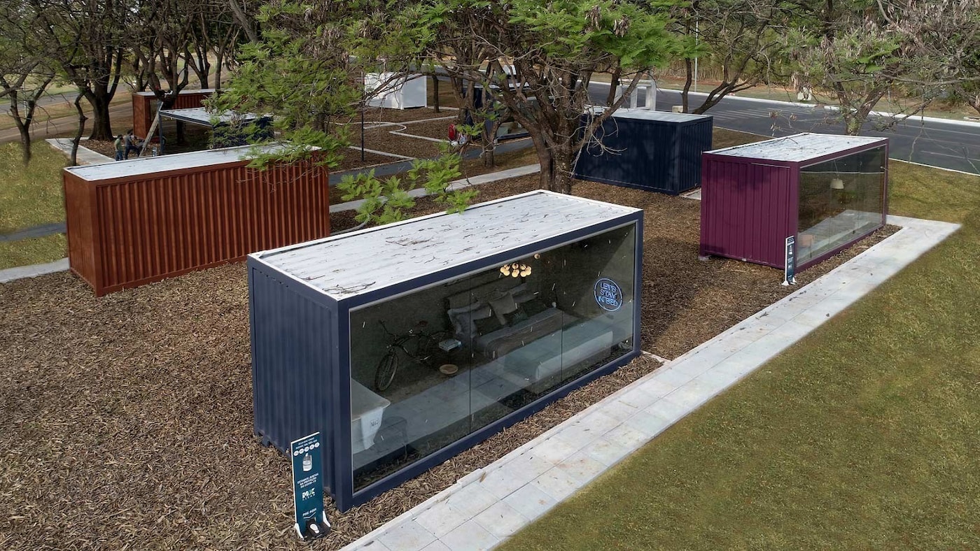 Exposição de containers decorados com Tintas Coral casacor 2020 Brasília.