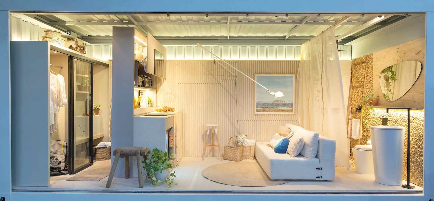 Sala integrada decorada com parede Tintas Coral casacor 2020 Ceará.