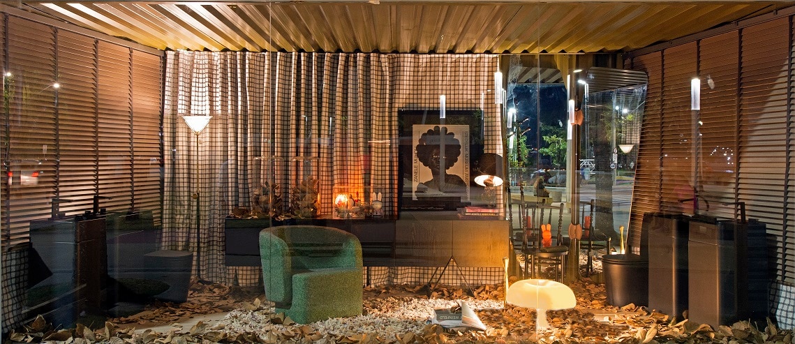 Sala decorada com parede Tintas Coral casacor 2020 Ceará.