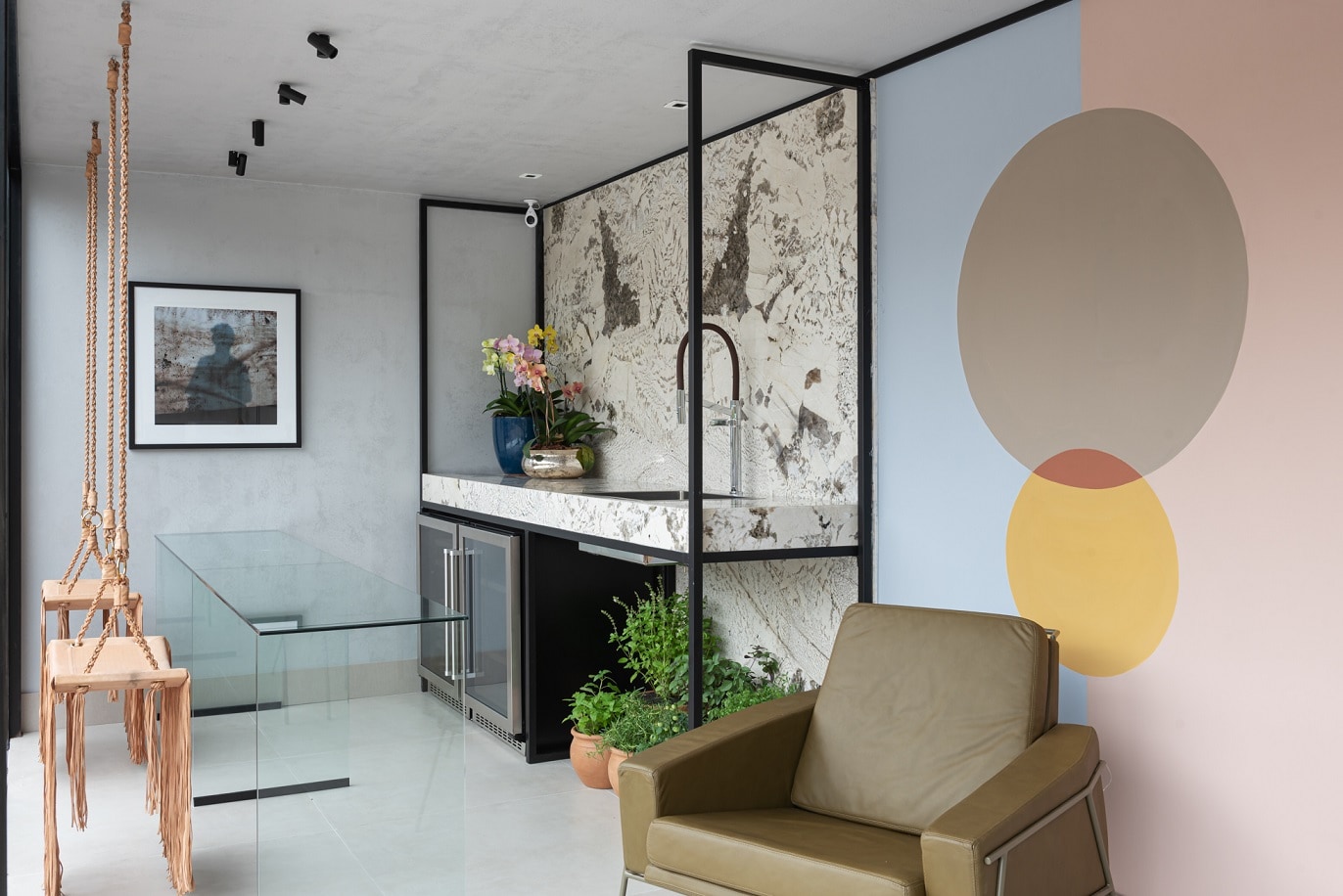 Ambiente decorado com paredes Tintas Coral casacor 2020 Espírito Santo.