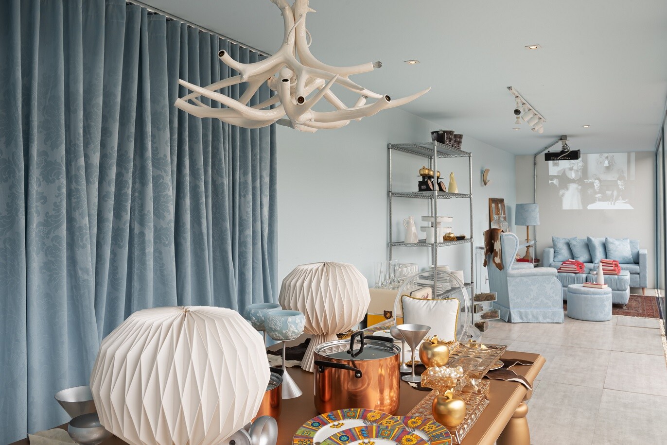 Ambiente decorado com paredes Tintas Coral casacor 2020 Espírito Santo.