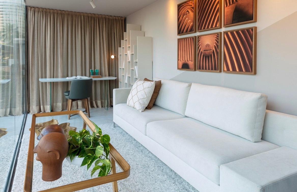 Sala decorada com tintas Coral casacor 2020 Pernambuco.