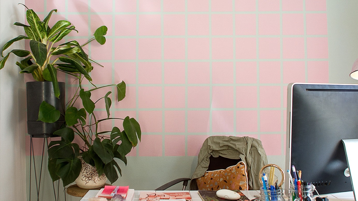 Tutorial de como usar as Tintas Coral para renovar o Home Office.