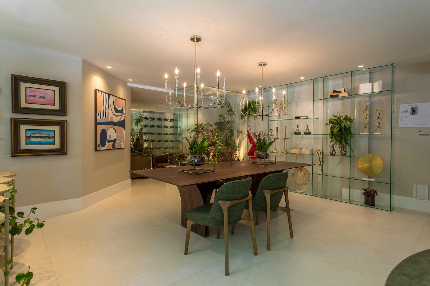 Coral. A tinta oficial CASACOR Bahia | Segunda imagem do Loft Luxe por Dois A Arquitetura e Interiores.