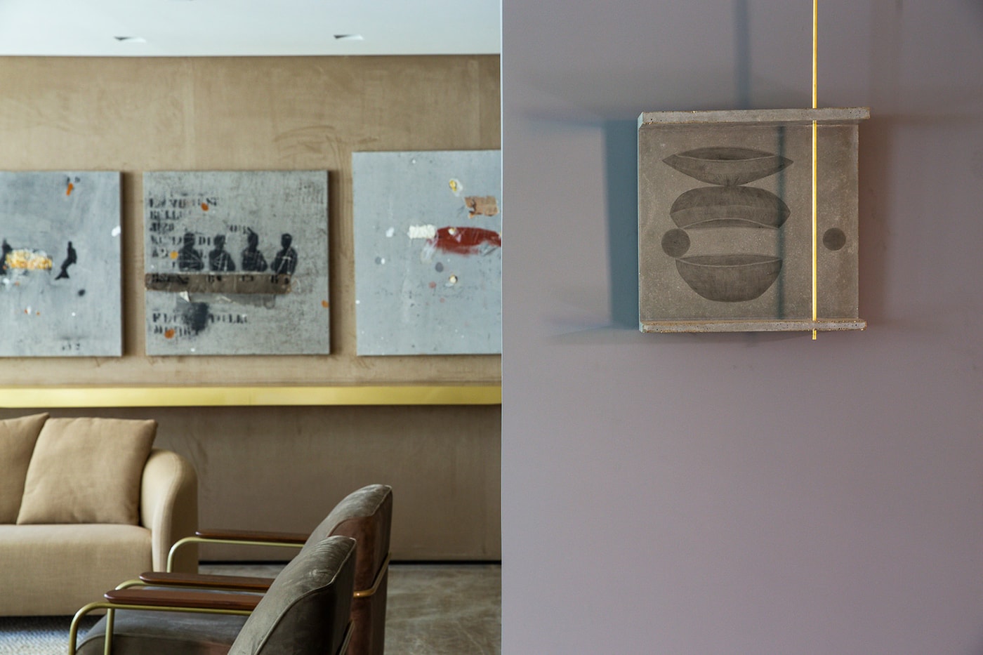 Coral. A tinta oficial CASACOR Bahia | Terceira Imagem do Espaço de Convivência por  Yeda Garcia e Elaine Verçosa