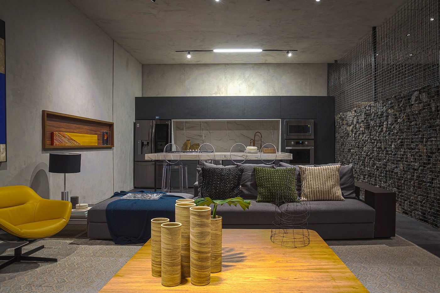 Coral. A tinta oficial CASACOR Bahia | Loft Gabbro por Guilherme Bussamra e Elisa Fraga 