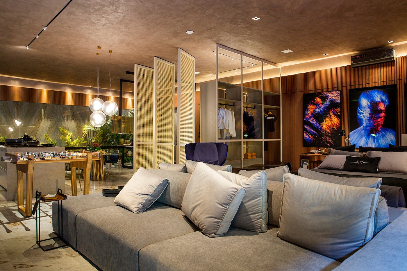 Coral. A tinta oficial CASACOR Bahia | Loft On/Off por Criare por Andre Alf e Marina Lage