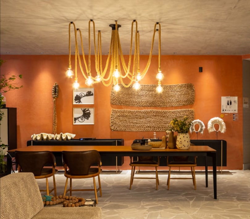 Sala de Jantar da Casa de Raiz, de Mariana Mendonça e Shoraya Canedo, para CASACOR Goiás
