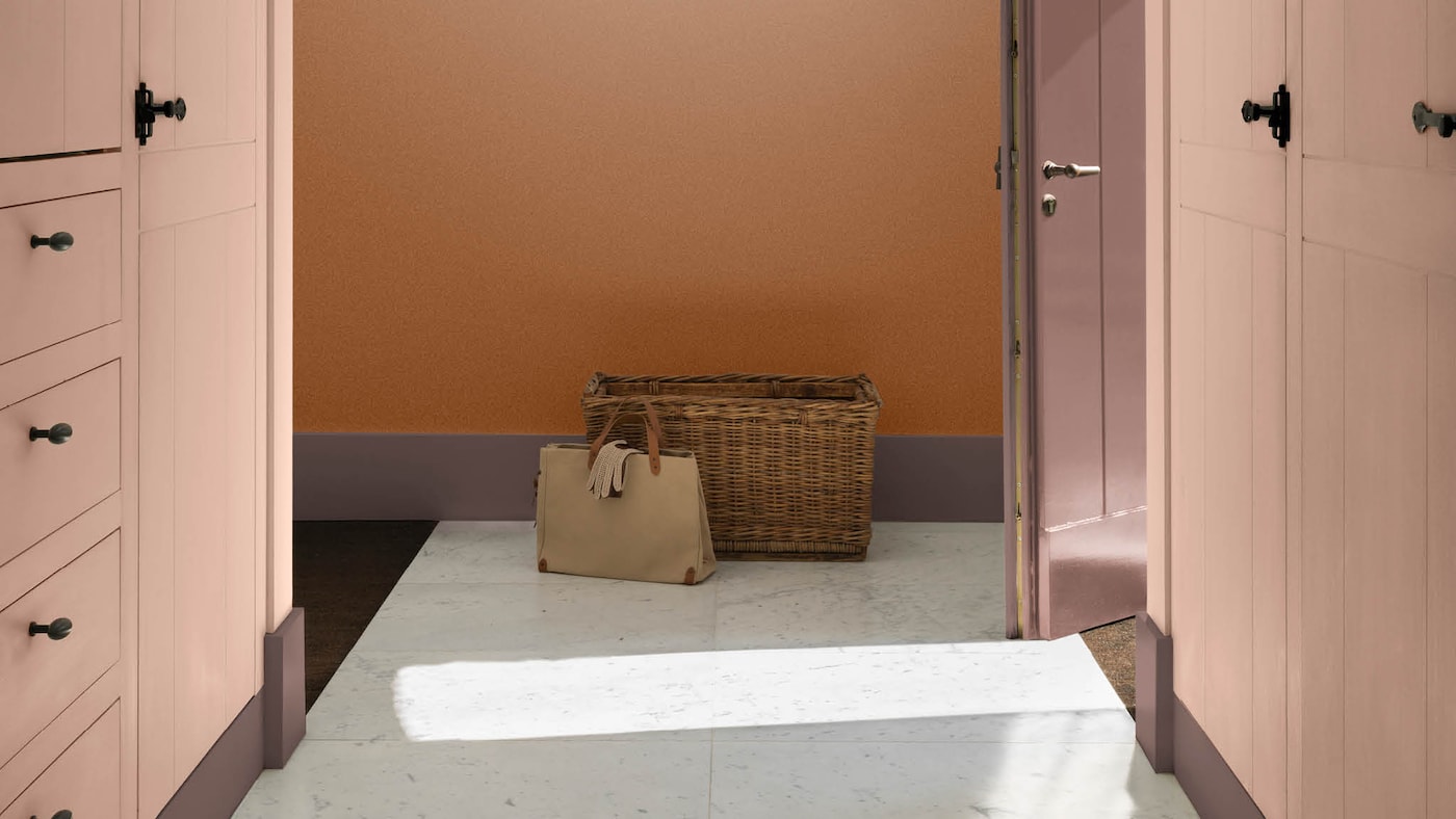 „Silk“ hat den höchsten Glanzgrad aller Wandfarben und lässt sich leicht abwischen. Damit ist es eine praktische Wahl für viel genutzte Räume wie Küchen und Flure.