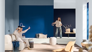 Stue malt i indigoblå nyanser fra Årets farger 2026