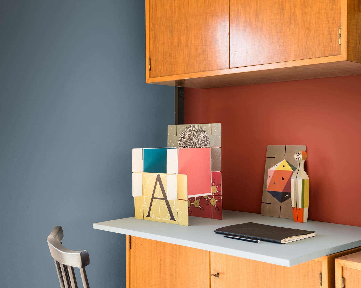 Inspirierende Arbeitszone durch Farben