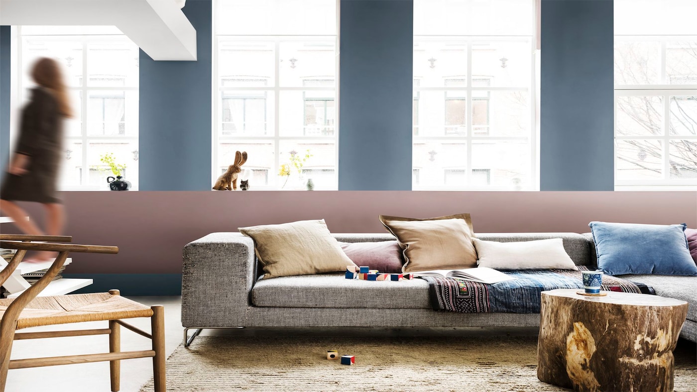 Ein Wohnzimmer in Rosa und Blau