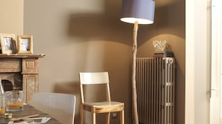 Schaffen Sie mit Kaffeetönen Wärme im Esszimmer