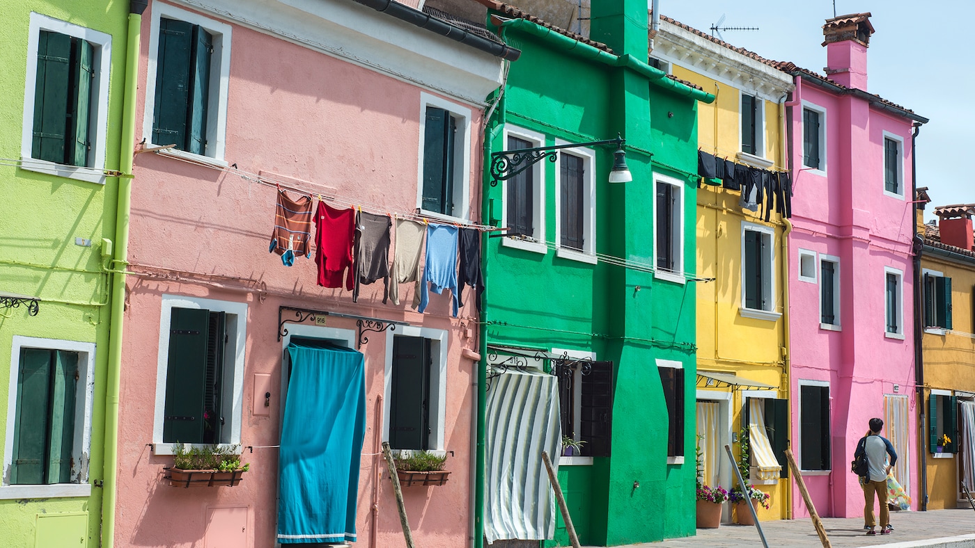 Through our initiative Let’s Colour, we’ve donated over 750,000 litres of paint to disadvantaged communities worldwide since 2000.