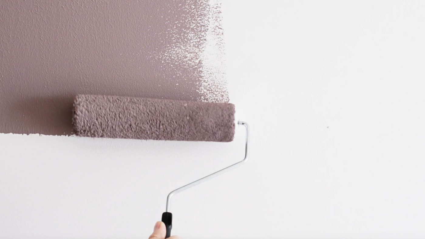 Apply your lighter colour to the wall first