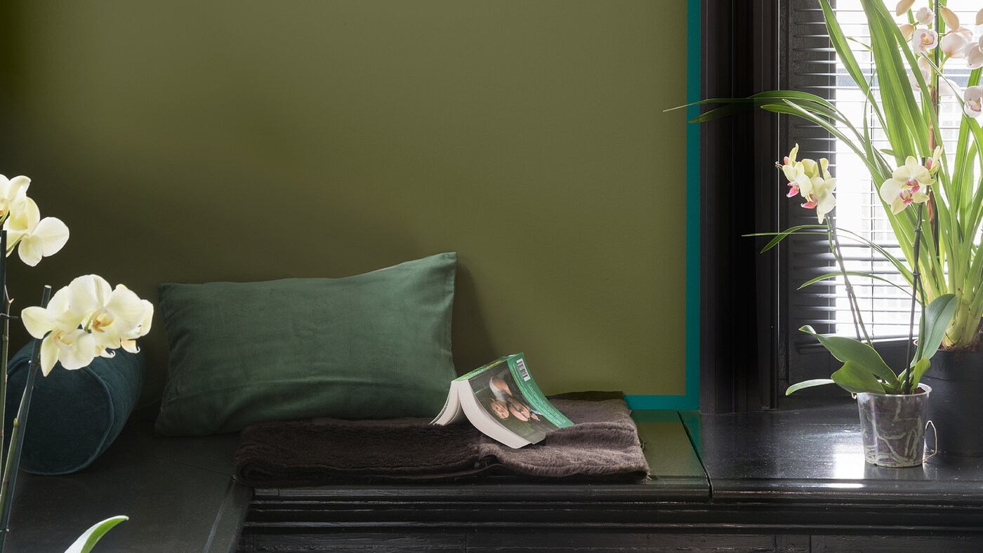 Use two natural tones to create something exciting. Modern turquoise and olive green create a unique new look.