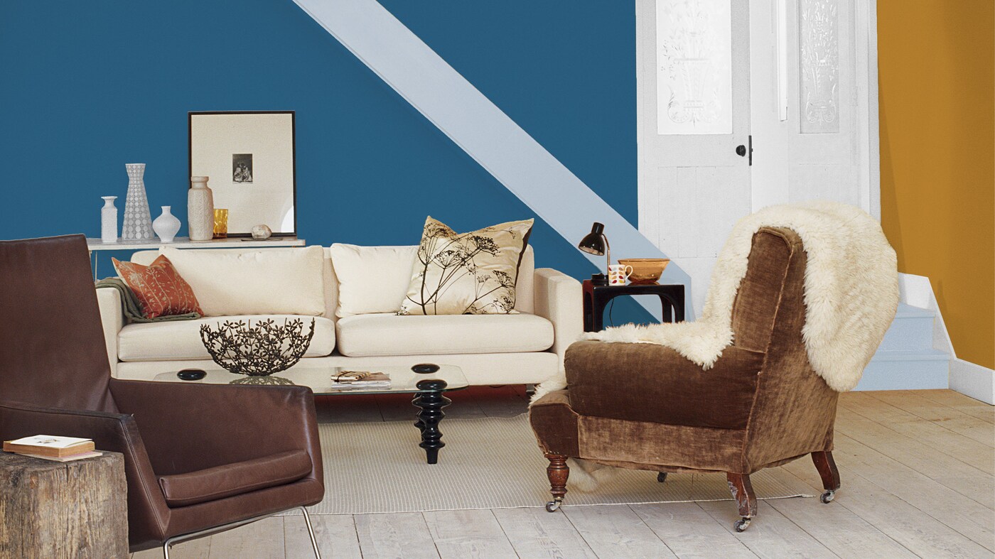 Also known as contrasting colour schemes, these are created by combining colours from opposite sides of the colour wheel – red and green, blue and orange, purple and yellow. 