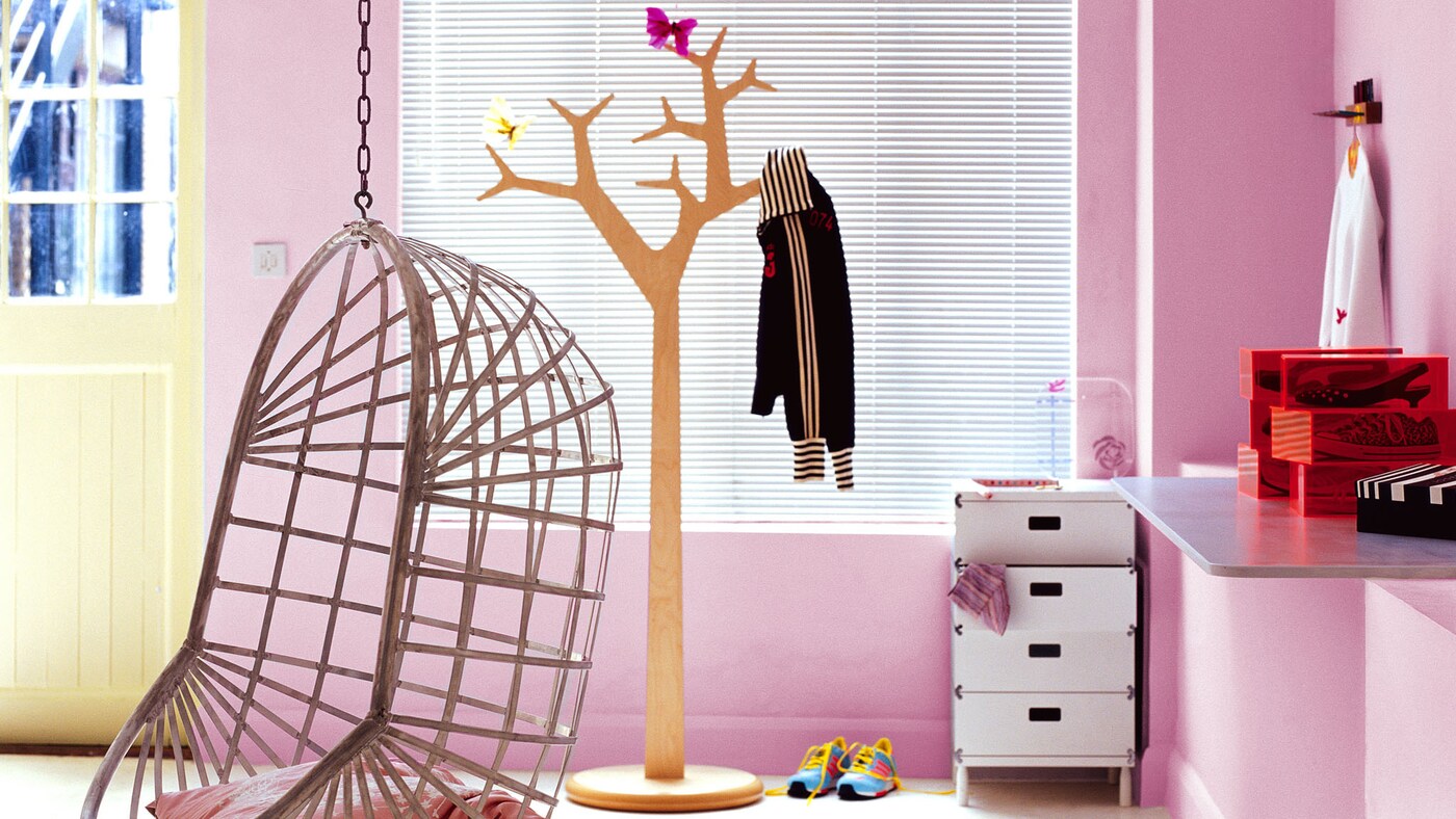Pairing pink with neutral in a child’s bedroom