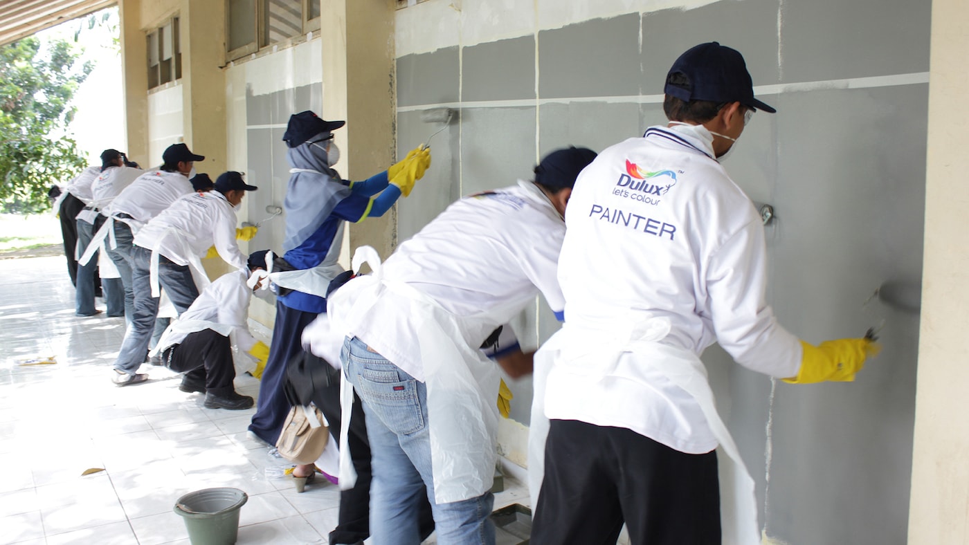 我們設立的 Dulux Painter Academy 旨在幫助雄心勃勃的年輕油漆師開店創業。