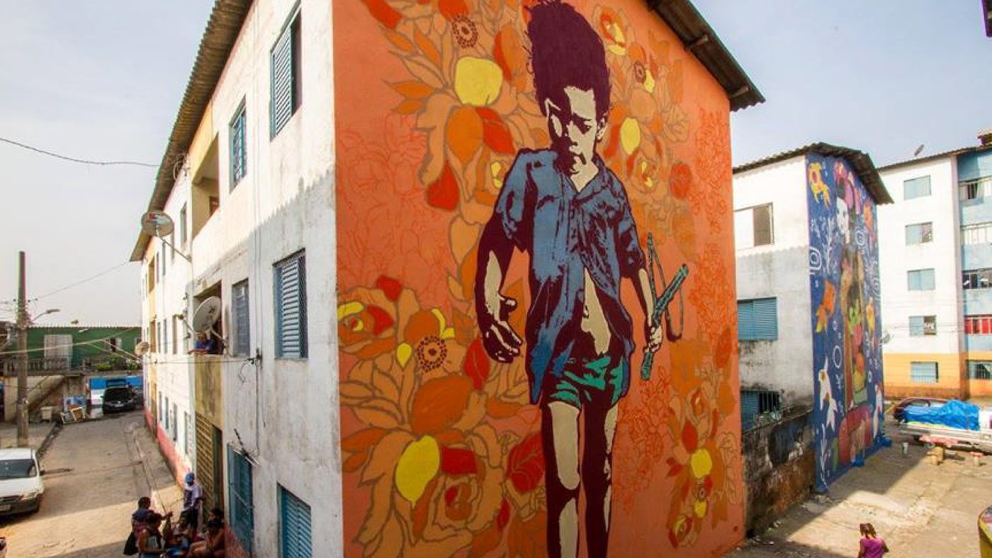 „Let's Colour” projektjeink célja, hogy az életterek megújításával segítsenek a világ legszegényebb helyein.