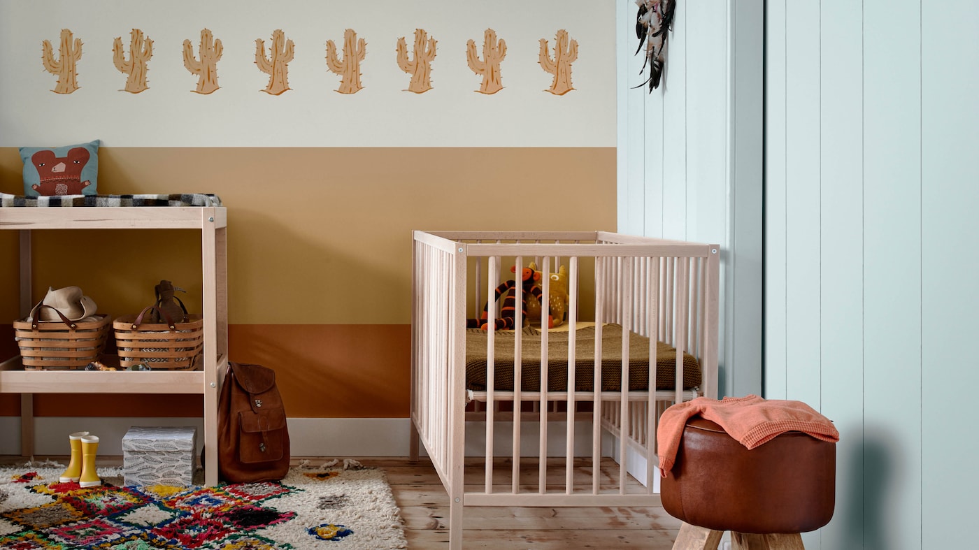 Kamar bayi tradisional memang menyenangkan, tetapi jika Anda ingin mencoba sesuatu yang berbeda, pertimbangkan untuk memilih tema yang unik untuk kamar bayi Anda.