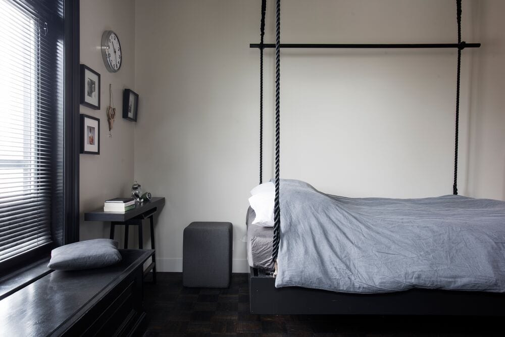 warna abu-abu kamar tidur putih