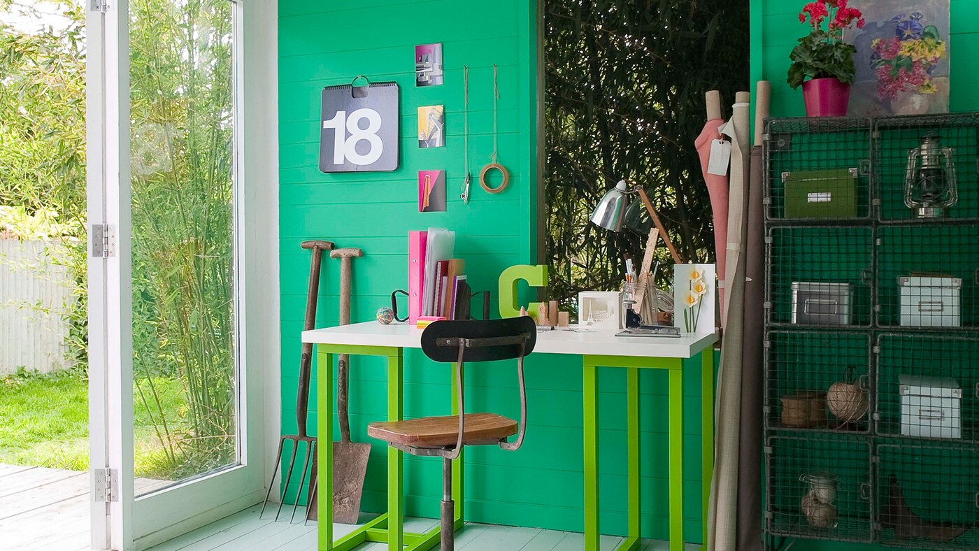 Apakah ruangan Anda berfungsi ganda? Warna adalah kunci untuk membuat ruang multi-fungsi menjadi tempat yang menyenangkan untuk bekerja.