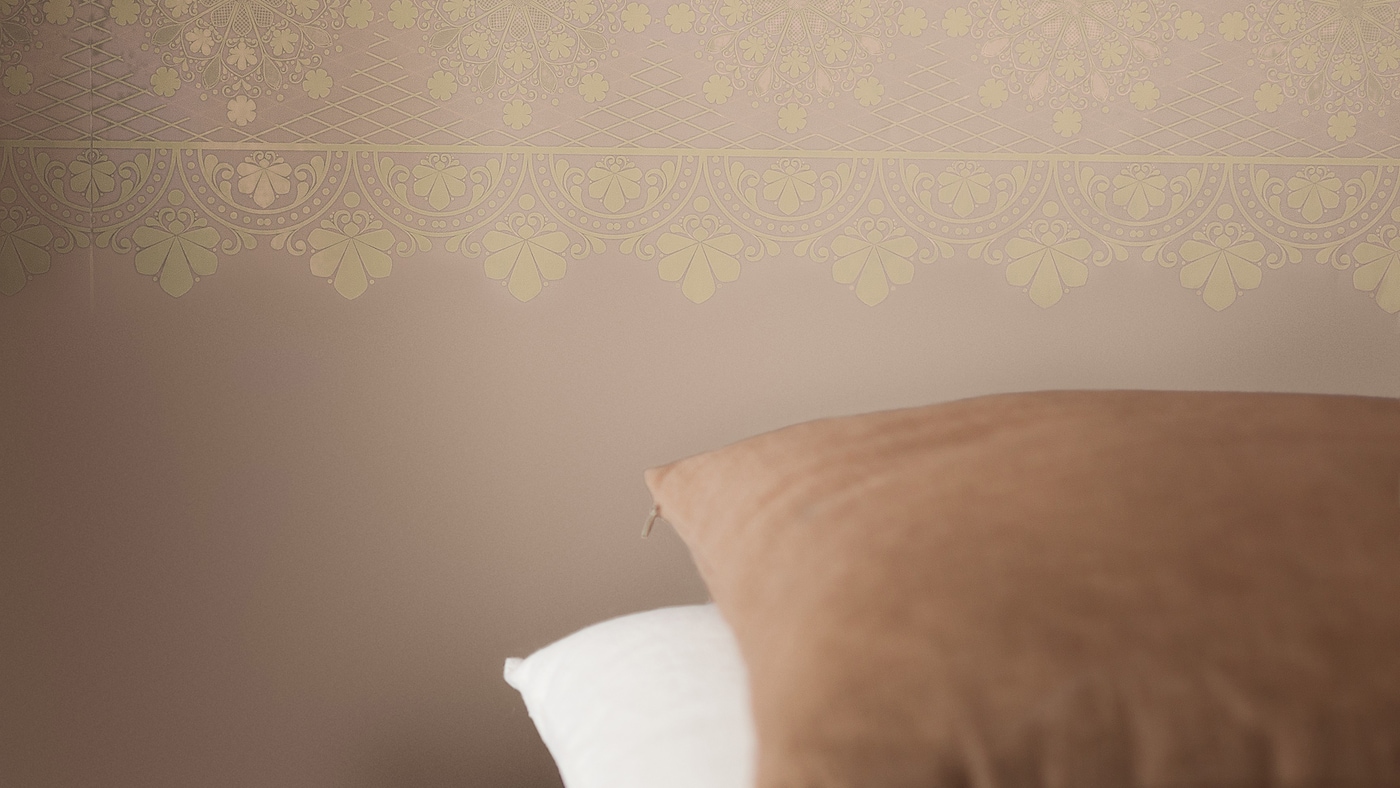 Warna emas telah mengubah citra model kuno untuk membawa kesan anggun yang cantik pada desain interior