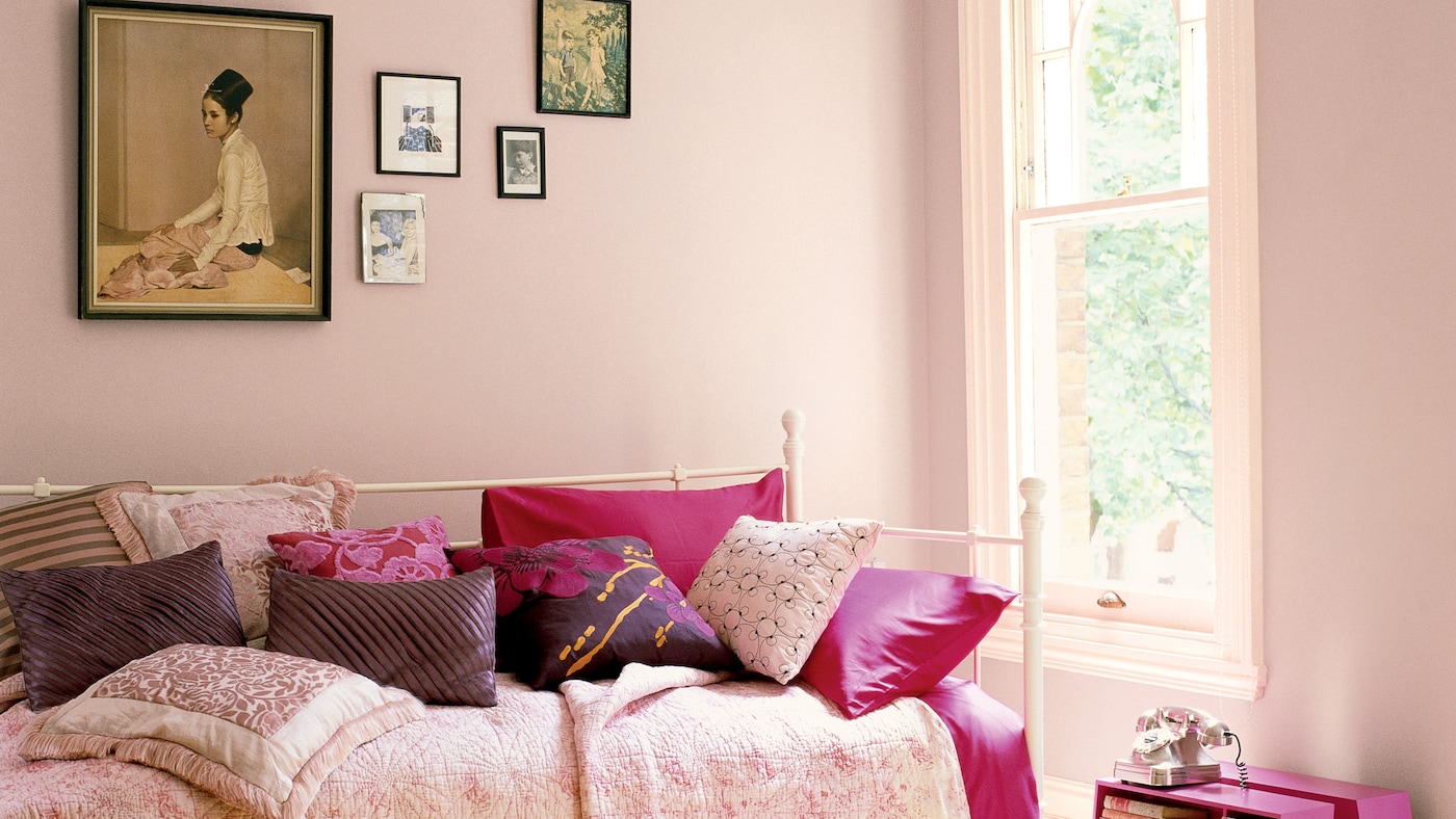 Kami suka pink karena daya tariknya yang cantik, dan penelitian menunjukkan bahwa warna ini memiliki getaran damai.