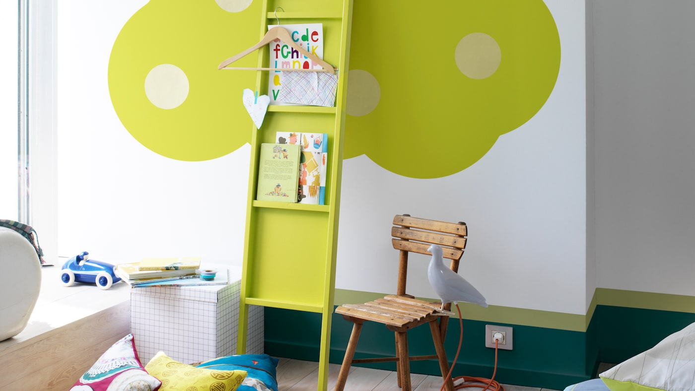 Bermain dengan warna dan bentuk di kamar anak-anak.
