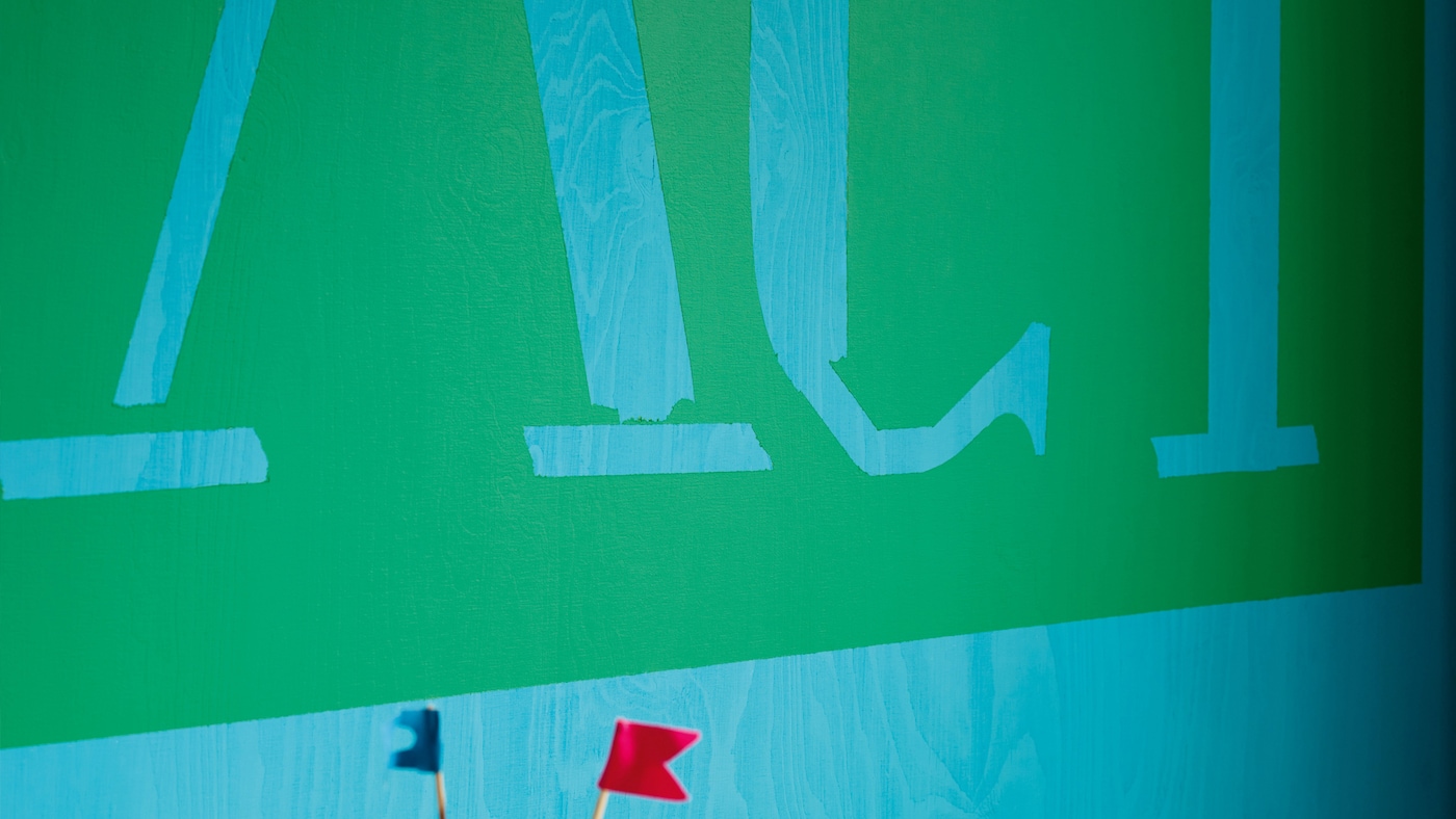 From decorative borders to graphic statements, Dulux wall painting stencils are a great way to add interest to your room.