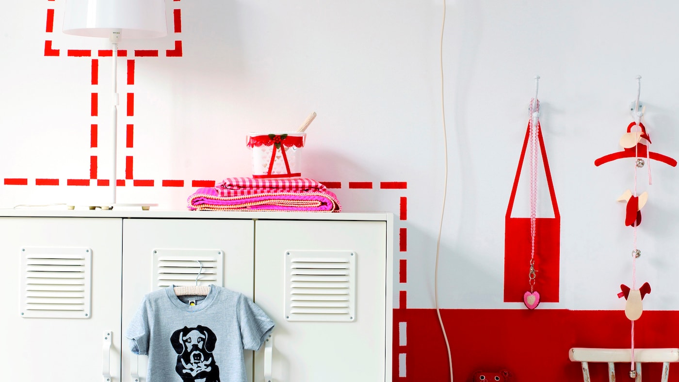Decorating ideas and colour schemes for creating a practical yet stylish kids’ bedroom.