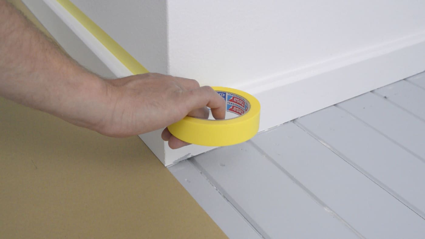 Dulux_painting_skirting_UK_4