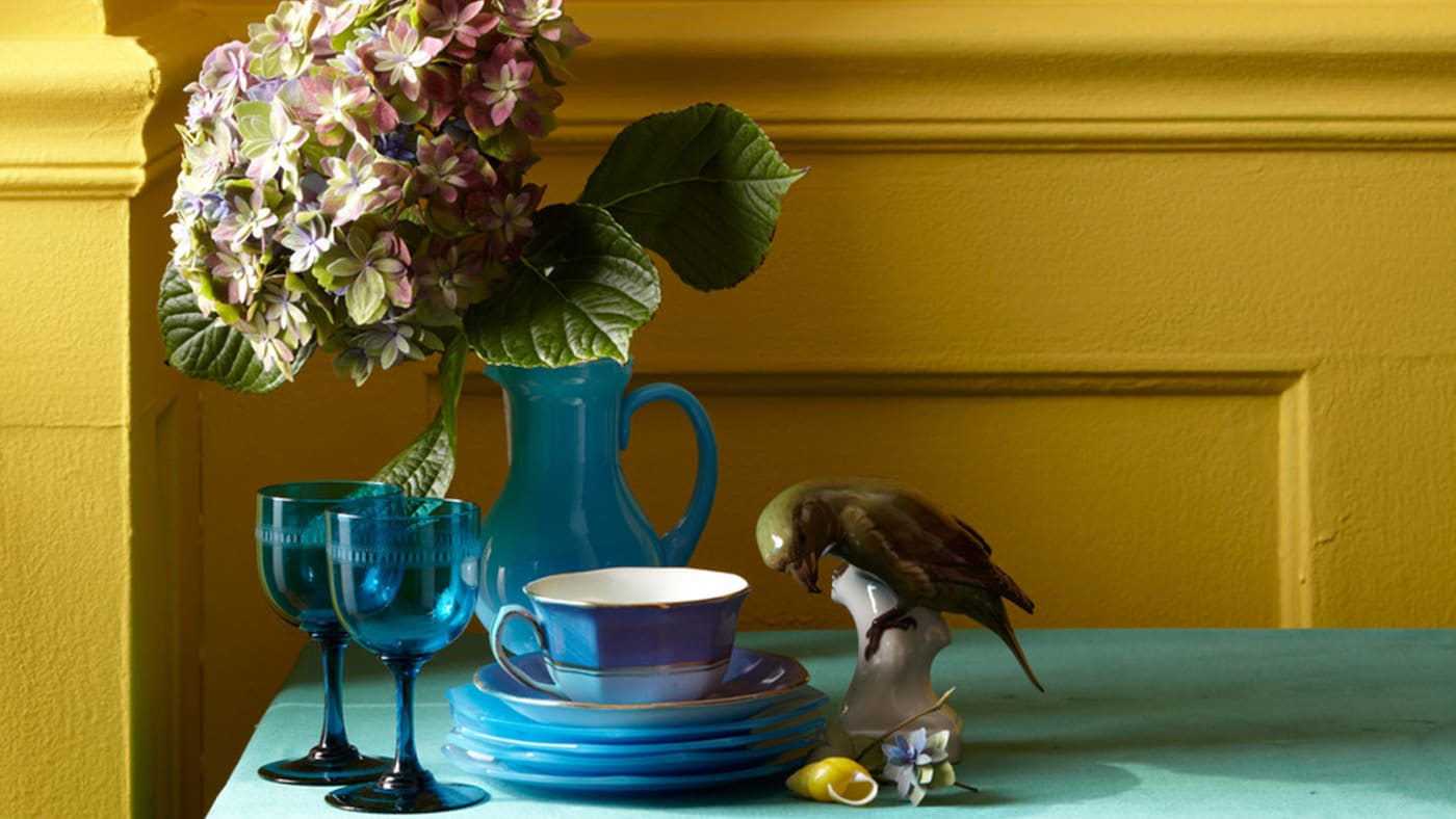 Less intense than yellow but brighter than brown, mustard is a versatile colour that adds a spicy kick to any decorating scheme.