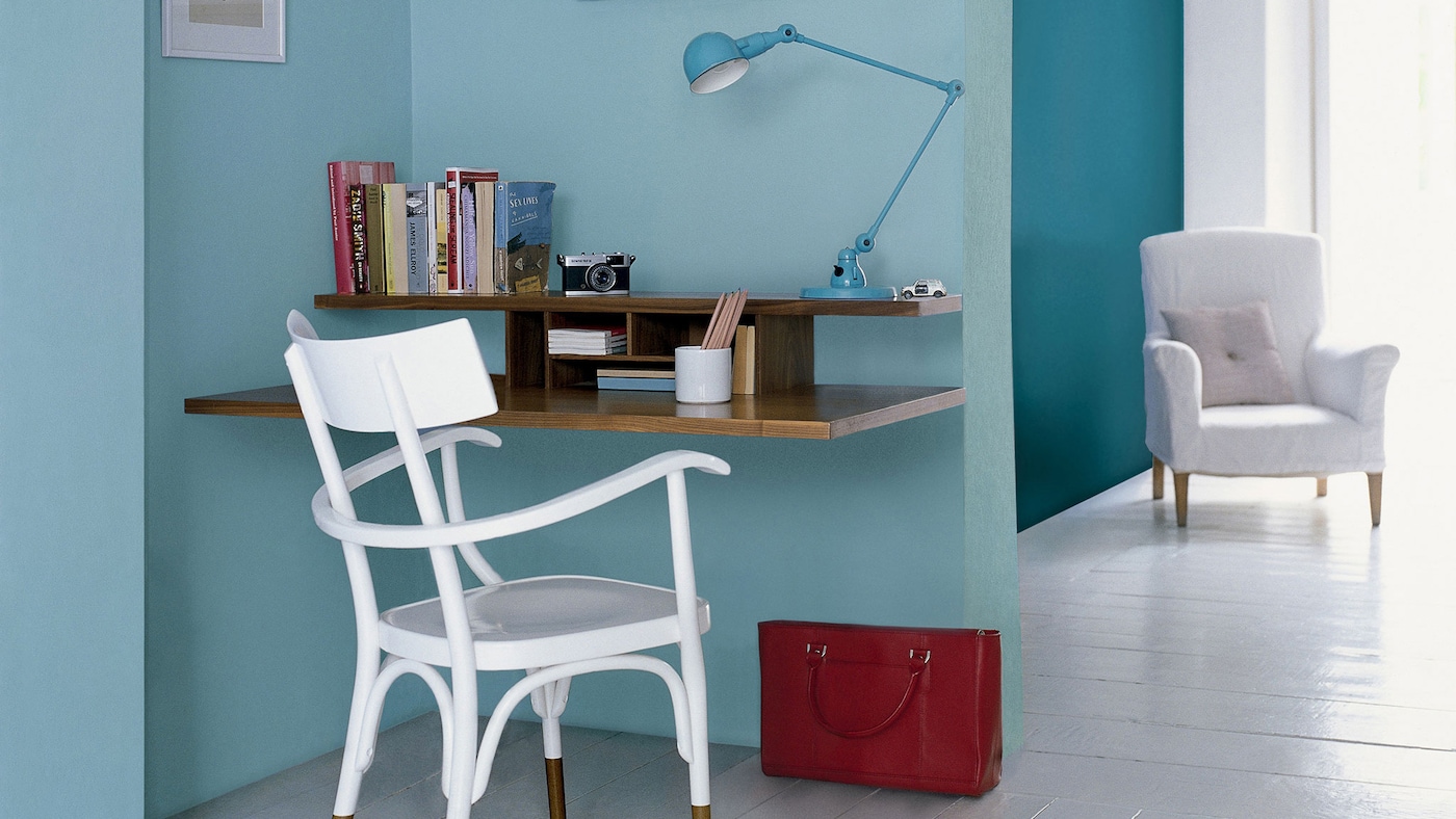 Make working at home a pleasure with a dedicated study area decorated in beautiful shades of blue.