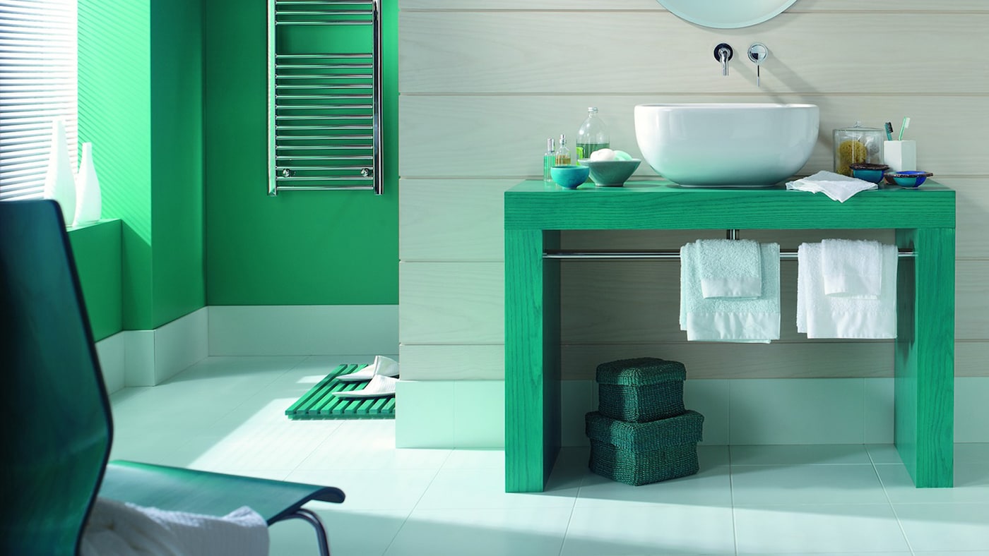 For a fresh and invigorating bathroom all year round, pair rich shades of green with crisp whites and neutral earthy shades