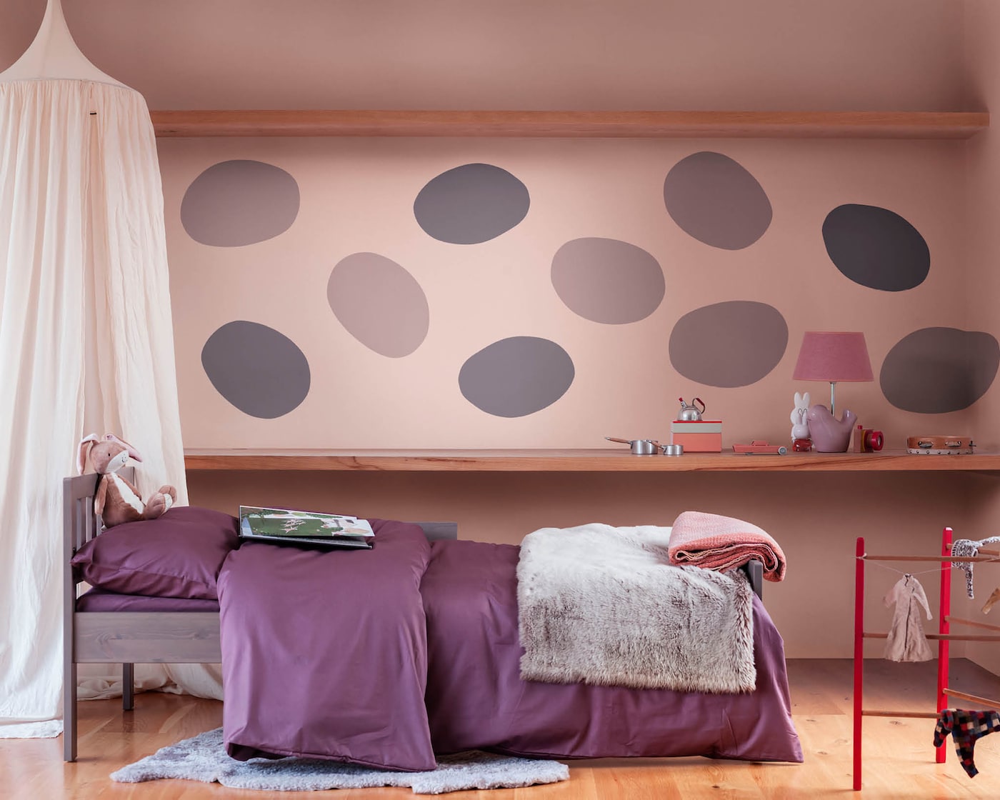 Colourful spots in children’s bedroom