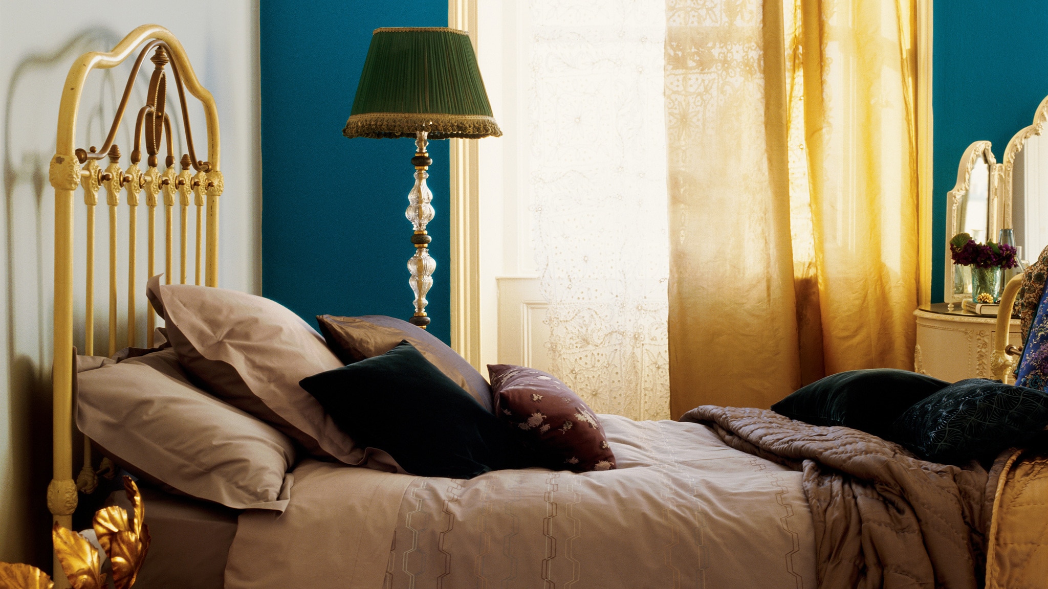 Elevate Your Bedroom with the Elegance of Deep Teal