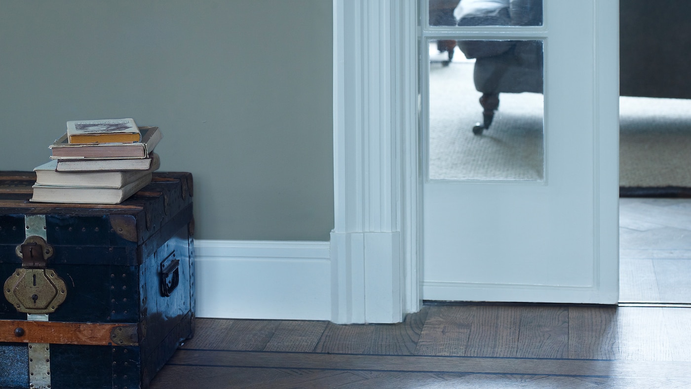 Dulux_painting_dark_spaces_UK_5