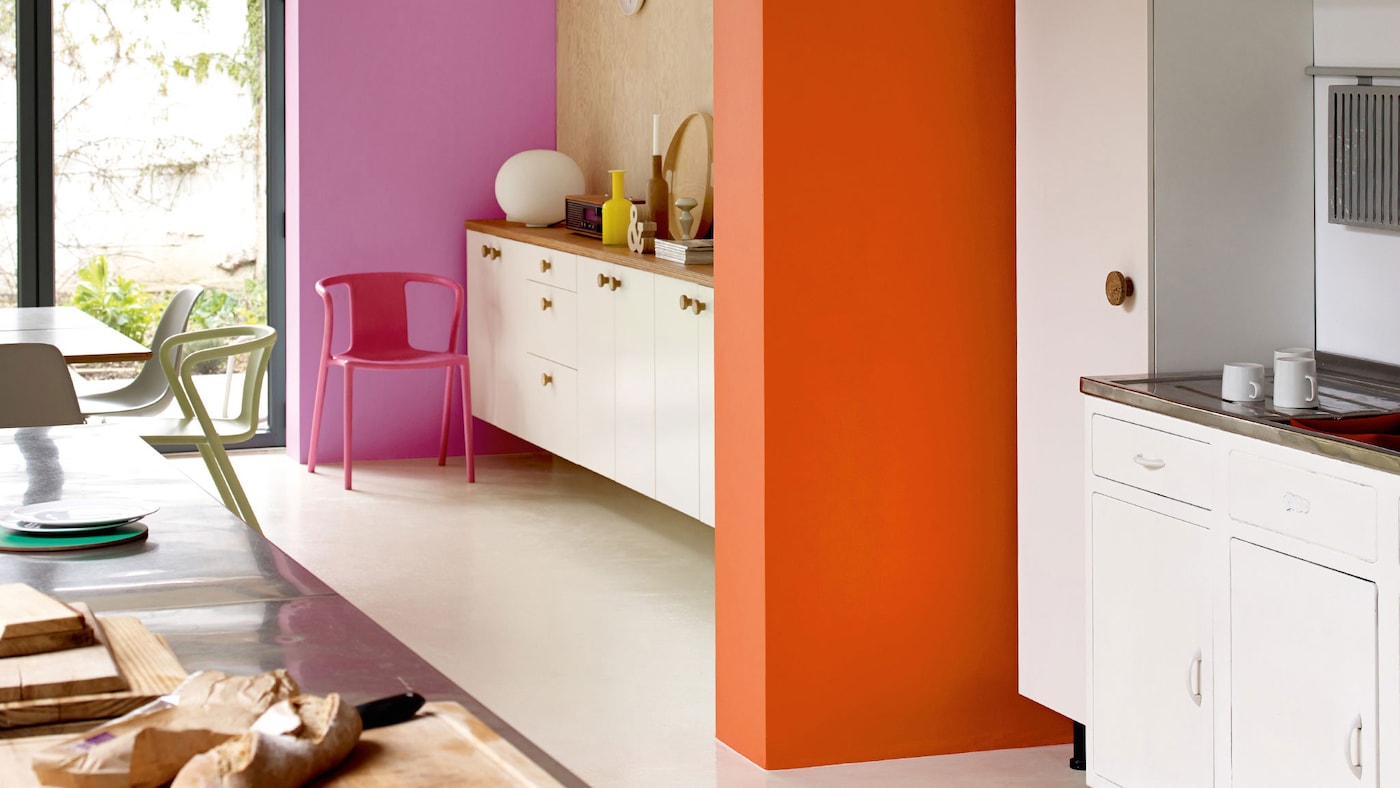 Decorating an open-plan kitchen? Use a contrasting colour scheme to create a welcoming space. 