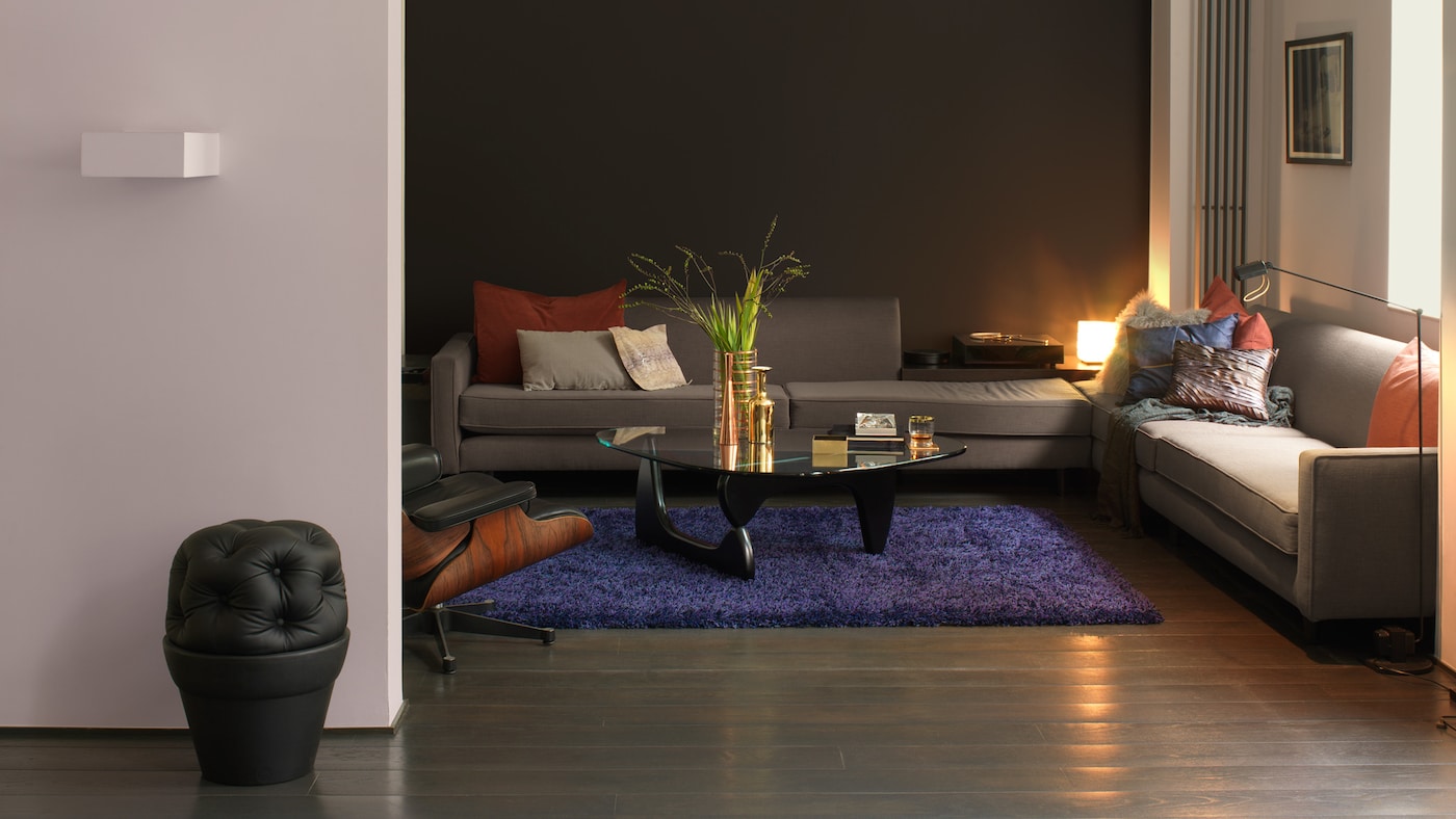 Team dramatic accents with delicate shades
