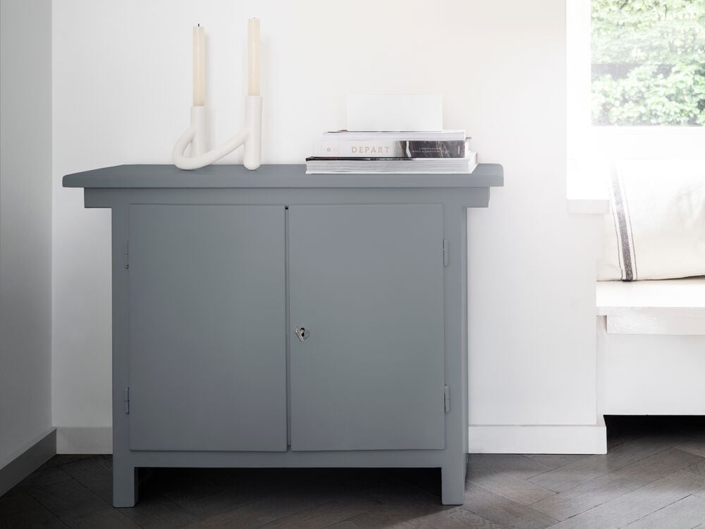 Contrasting Light and Dark Neutrals