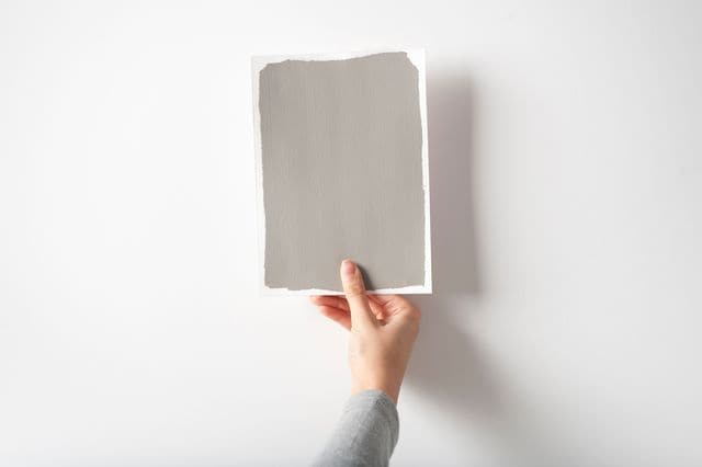 dulux_confidenza-col-colore_tester-dulux-su-foglio