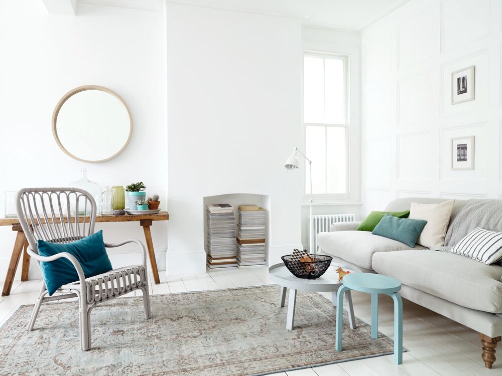 Transformez un espace blanc fade en un lieu familial confortable avec des tons taupe ou égayez-le avec des nuances énergisantes.