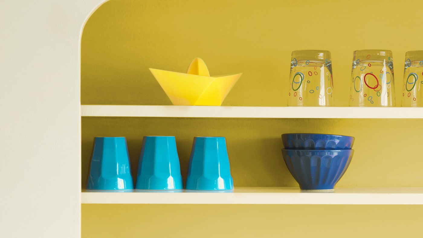 Make an alcove into a design feature with contrasting colour.